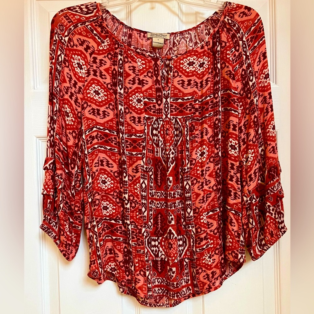 LUCKY BRAND Women’s Small Boho Chic Peasant Blouse. Coral Burgundy Cream Print